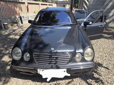 Mercedes E 220, 2000 il