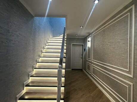 Qurtuluş 93 kompleksində 5 otaqlı yeni tikili mənzil satılır, 155 m², 125 000 AZN, şəkil 3 / 12
