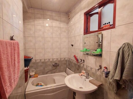 7-ci mikrorayonda 4 otaqlı köhnə tikili mənzil satılır, 101 m², 219 000 AZN, şəkil 5 / 12
