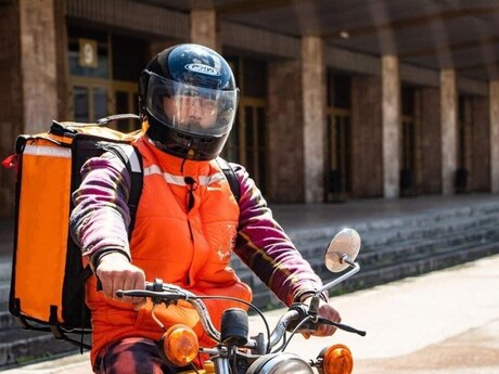 Motokuryer tələb olunur Motokuryer tələb olunur