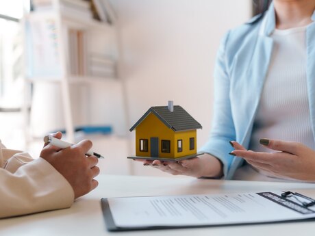 Daşınmaz əmlak agenti/ makler tələb olunur