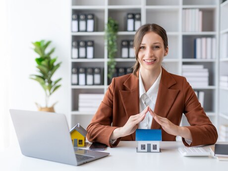 Daşınmaz əmlak agenti/ makler tələb olunur