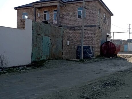 6 rooms · 366 m²