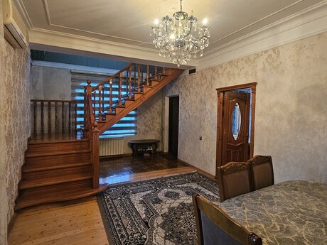 6 rooms · 255 m²