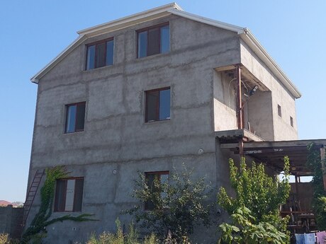 5 otaq · 330 m² · 1/1 mərtəbə, Binə
