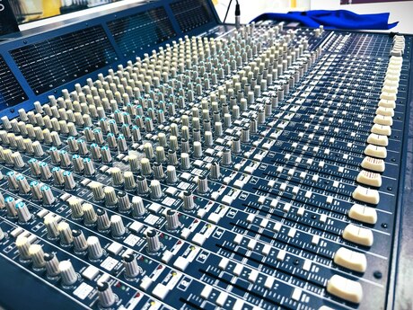 Behringer MX9000 48/24-Channel 8-Bus mikşer Behringer MX9000 48/24-Channel 8-Bus mikşer