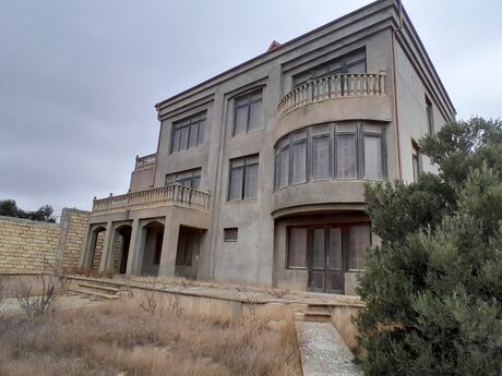 6 rooms · 350 m²