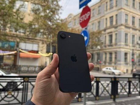 Apple iPhone 16e Black 128GB/8GB
