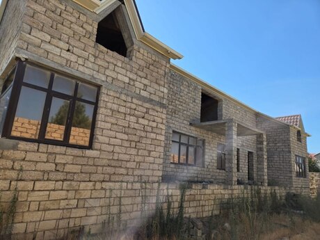 7 rooms · 1 500 m²