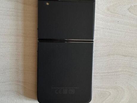 Samsung Galaxy Z Flip 4 Graphite 256GB/8GB
