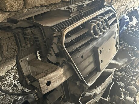 Audi 5 2013 ön panel radiatoru