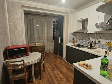Azadlıq Prospektidə 2 otaqlı köhnə tikili mənzil satılır, 75 m², 205 000 AZN, şəkil 3 / 12