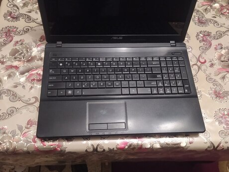 Noutbuk Asus