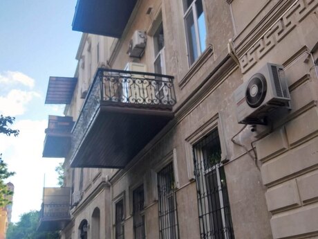 Продаётся 3-комнатная квартира в старом фонде, Sahil, 100 м², 400 000 AZN, фото 2 / 12