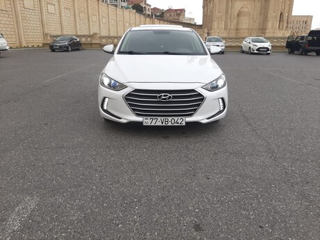 Hyundai Elantra, 2016 il