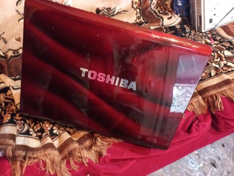 Noutbuk Toshiba 