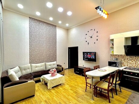 2-otaqlı yeni tikili kirayə verilir, İçəri şəhər m., 100 m²
