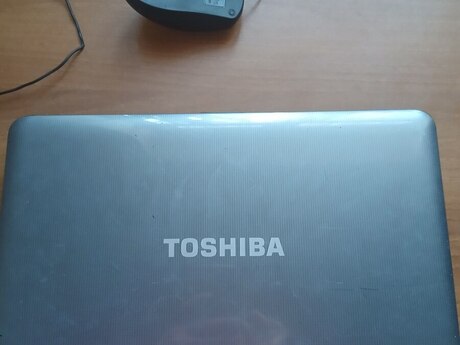 Noutbuk Toshiba 