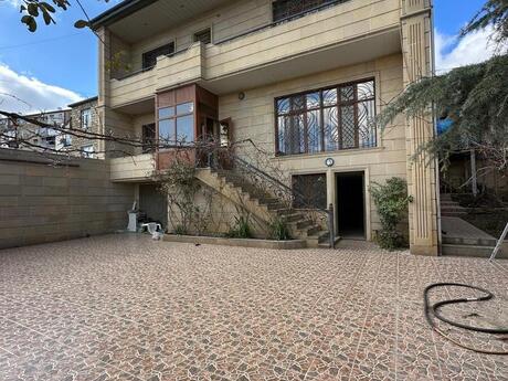 8 otaqlı ev, 300 m², Avtovağzal, 2 200 AZN