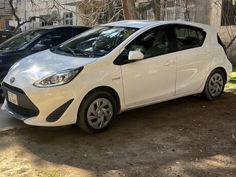 Toyota Aqua icarəsi