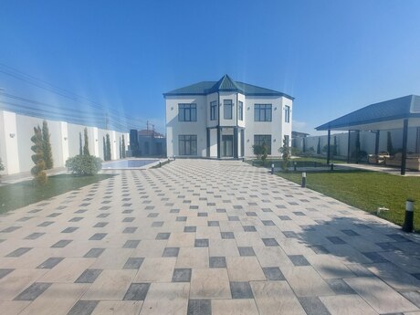 8 otaq · 250 m² · 1/1 mərtəbə, Buzovna
