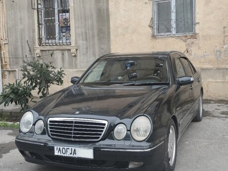 Mercedes E 320, 2001 il