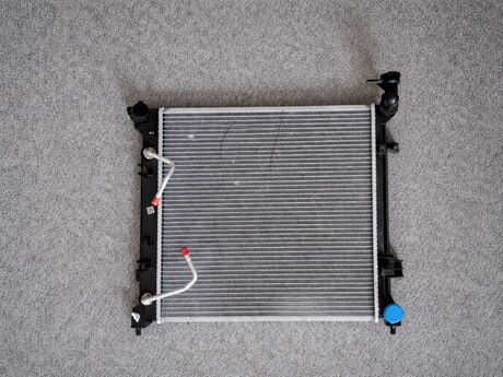 Hyundai Sonata 2014-2017 sport su radiatoru