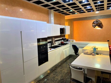 4-room new-build apartment for rent in Şah İsmayıl Xətai, 220 m², 1 900 AZN/mo, photo 4 / 12