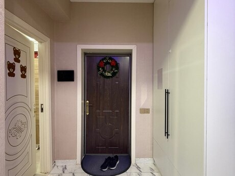 Qurtuluş 93 kompleksində 4 otaqlı yeni tikili mənzil satılır, 83 m², 105 000 AZN, şəkil 4 / 12