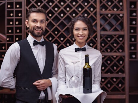 Ofisiant işi axtarıram