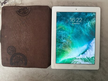 Apple iPad 4 (2012) (ağ çərçivə, Home düyməli model)