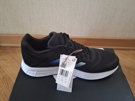 Adidas idman ayaqqabısı Adidas idman ayaqqabısı