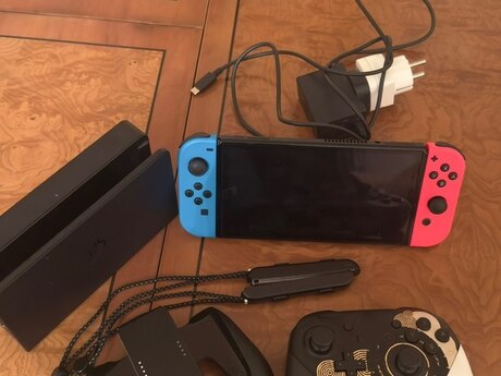 Nintendo Switch - OLED model 64GB və limited edition joystick