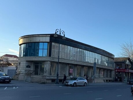 Obyekt · 880 m², Atatürk prospekti