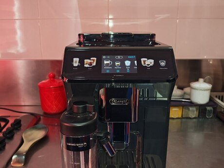 Qəhvə maşını Delonghi Eletta Explore Qəhvə maşını Delonghi Eletta Explore