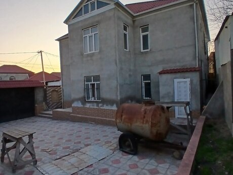 7 rooms · 450 m²