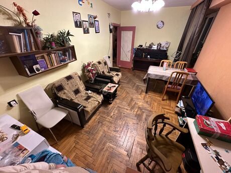 28 Mayda 3 otaqlı köhnə tikili mənzil satılır, 85 m², 253 000 AZN, şəkil 2 / 12