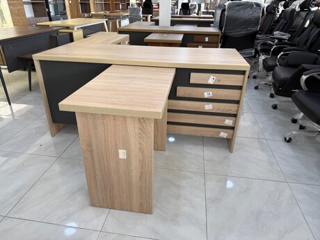 Ofis masası