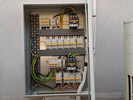 Elektrik işi axtarıram Elektrik işi axtarıram