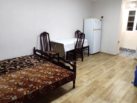 Qara Qarayevdə 1 otaqlı köhnə tikili mənzil kirayə verilir, 32 m², 350 AZN/ay, şəkil 3 / 7