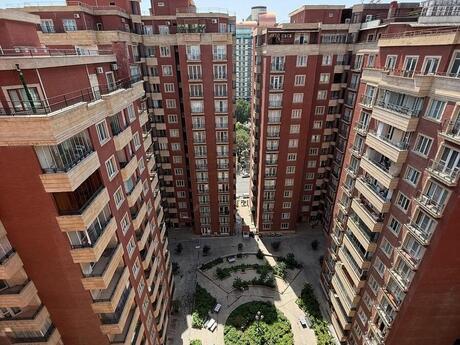 4-otaqlı yeni tikili kirayə verilir, Səməd Vurğun küç.37., 178 m²
