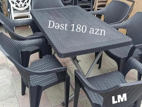 Plastik masa və oturacaqları 