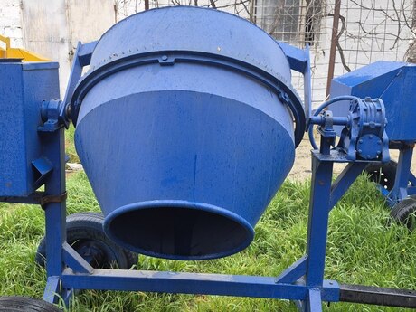 Beton qarışdıran (400l)