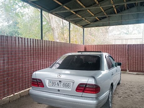Mercedes E 240, 1998 il