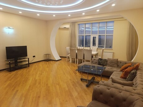28 Mayda 3 otaqlı yeni tikili mənzil satılır, 160 m², 420 000 AZN, şəkil 5 / 12