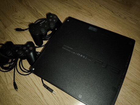 PS3 Slim 160 GB və 2 original pultu 