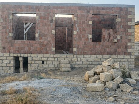 Həyət evi, 28 May qəs. Həyət evi, 28 May qəs.