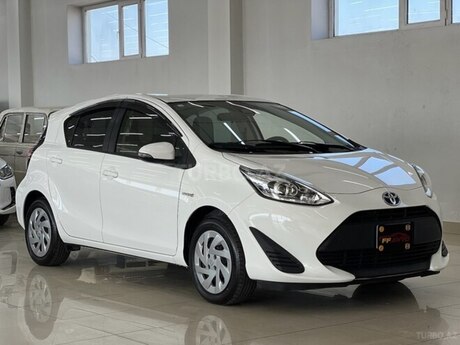Toyota Aqua icarəsi