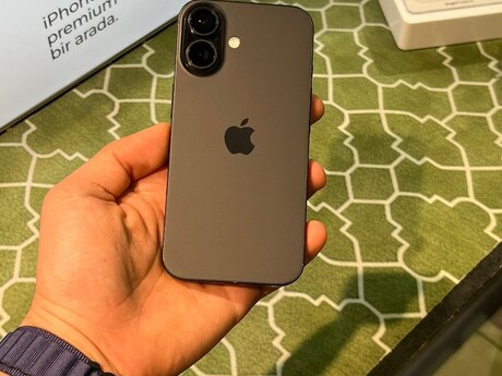 Apple iPhone 16 Black 128GB/8GB