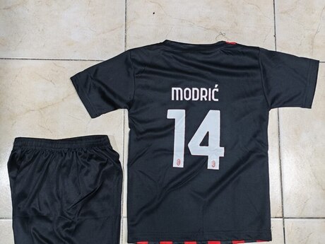 Futbol üçün AC Milan 25/26 Modriç ev forması Futbol üçün AC Milan 25/26 Modriç ev forması